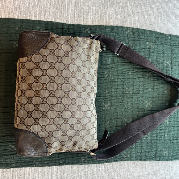 Gucci Tan and Brown Monogram Bag - Picture 2 of 16